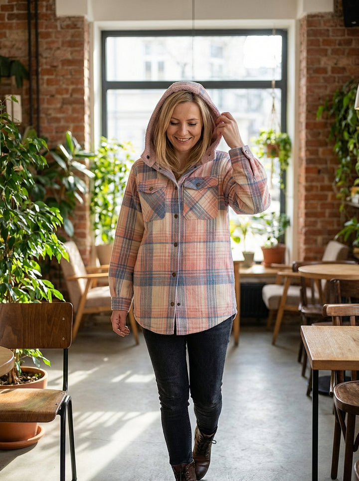 Koszulowa Kurtka Damska w Kratę | Flanelowy Styl | Z Miękkim Kapturem | Na Chłodniejsze Dni