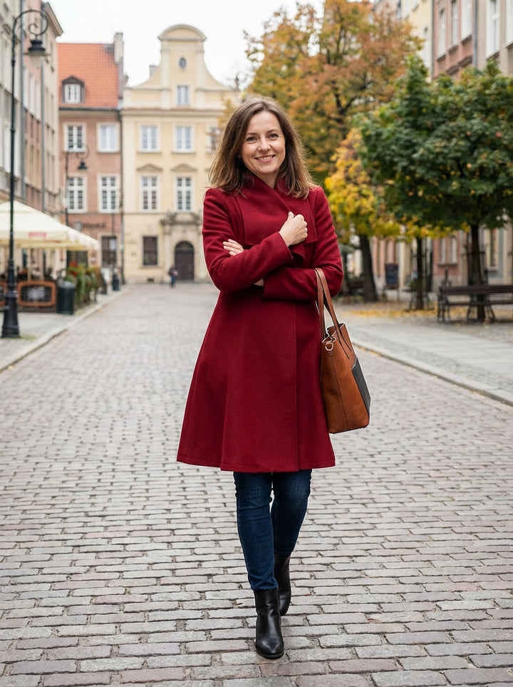 Damski Elegancki Płaszcz w Kolorze Czerwonym | Taliowany Krój | Klasyczny Dwurzędowy Design