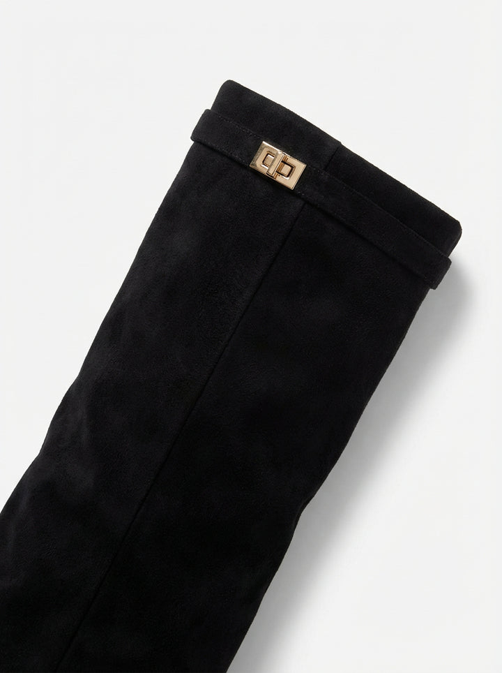 Kozaki Damskie z Szeroką Cholewką | Zamszowy Efekt | Szpiczasty Nosek | Nowoczesny Styl z Klamrą