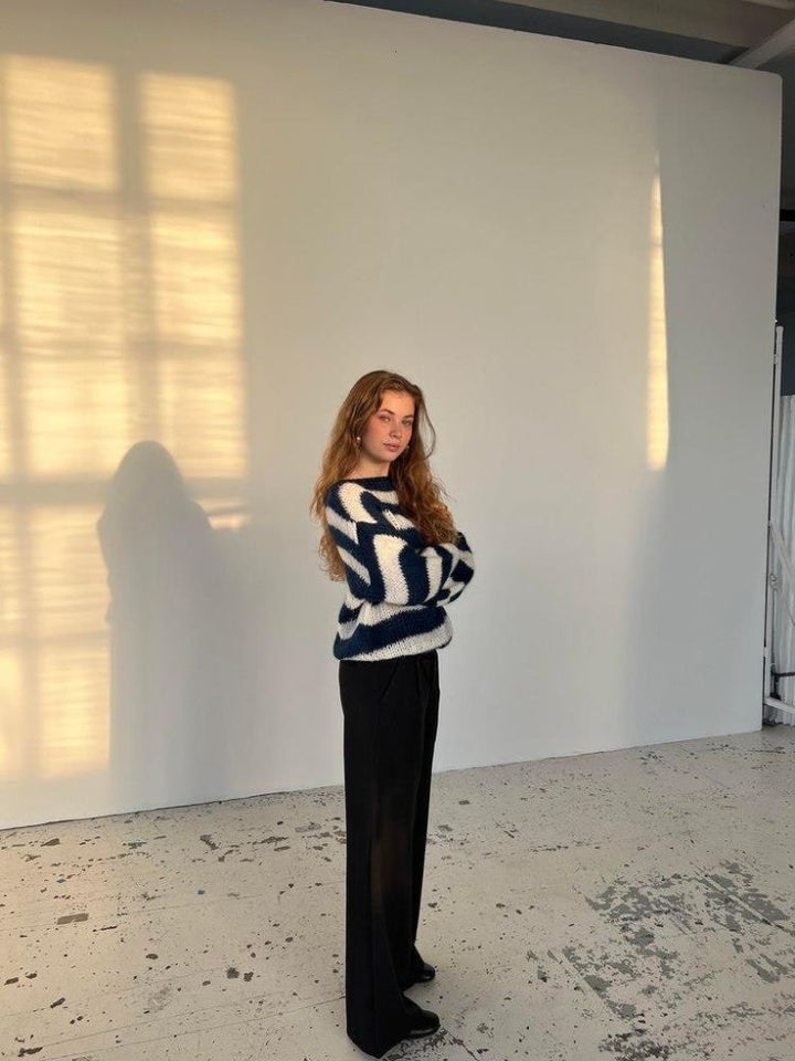 Sweter Dzianinowy w Szerokie Pasy | Miękki Splot | Luźny Krój z Obszernymi Rękawami