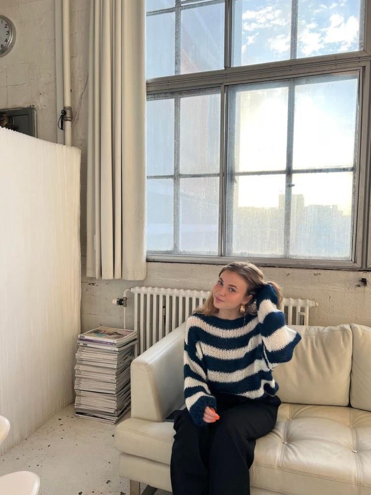 Sweter Dzianinowy w Szerokie Pasy | Miękki Splot | Luźny Krój z Obszernymi Rękawami