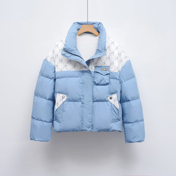 Pikowana Kurtka z Nadrukiem Postaci | Krótki Krój | Wzorzyste Detale i Stójka