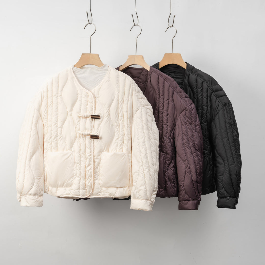 Pikowana Kurtka z Wiązaniem | Dekolt w Serek | Lekka i Nowoczesna