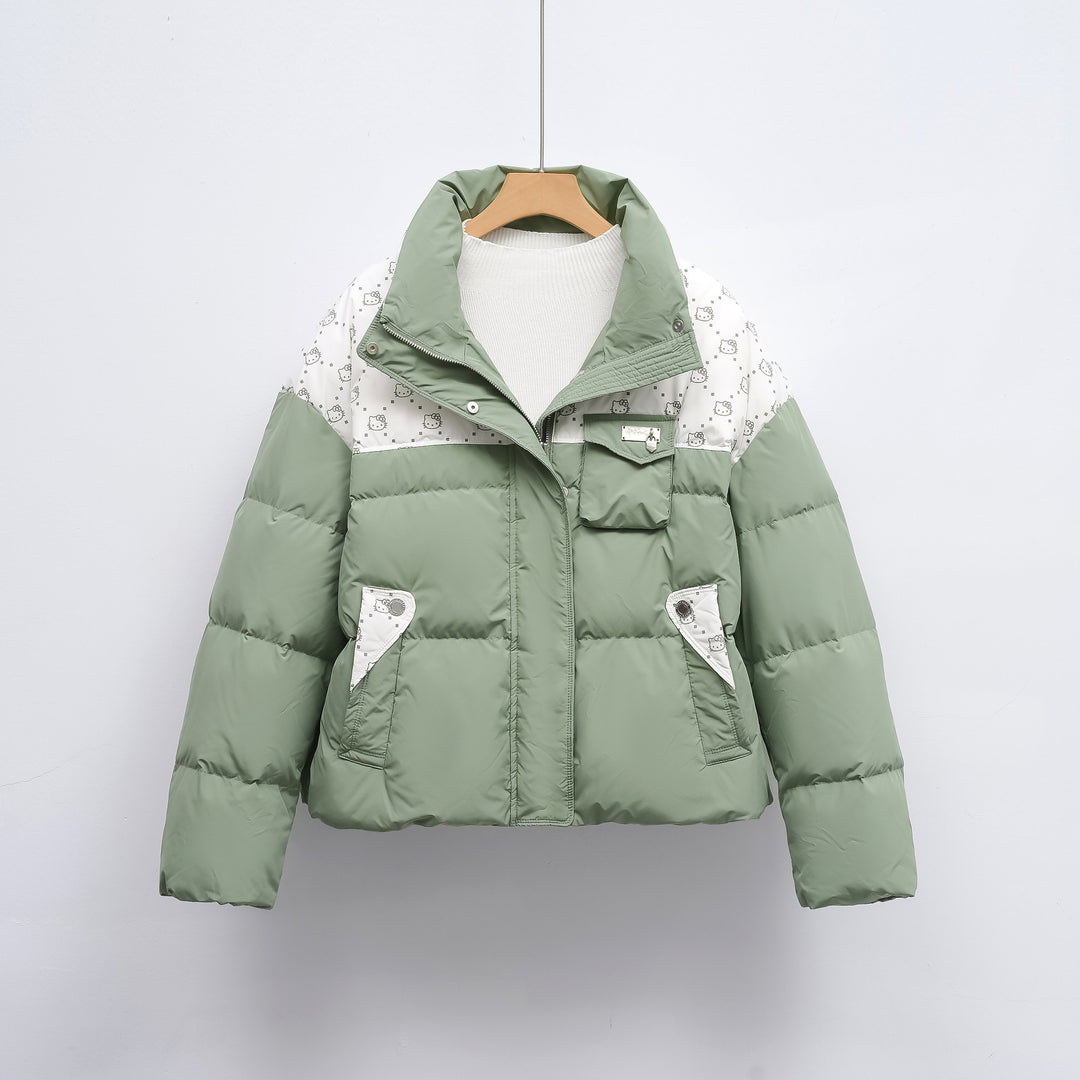 Pikowana Kurtka z Nadrukiem Postaci | Krótki Krój | Wzorzyste Detale i Stójka