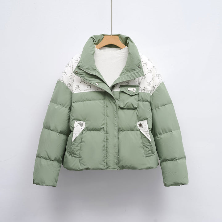 Pikowana Kurtka z Nadrukiem Postaci | Krótki Krój | Wzorzyste Detale i Stójka