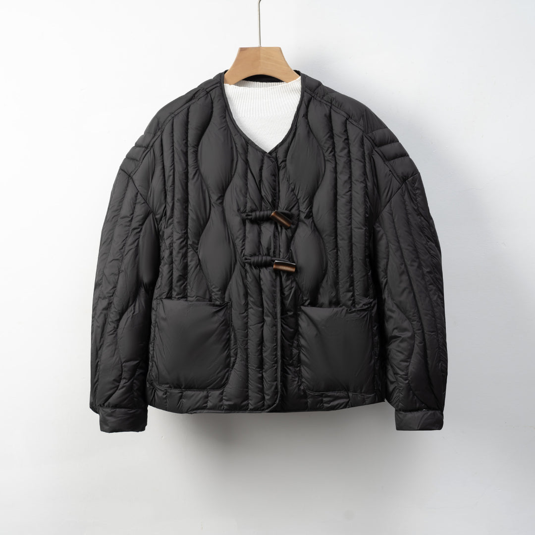 Pikowana Kurtka z Wiązaniem | Dekolt w Serek | Lekka i Nowoczesna