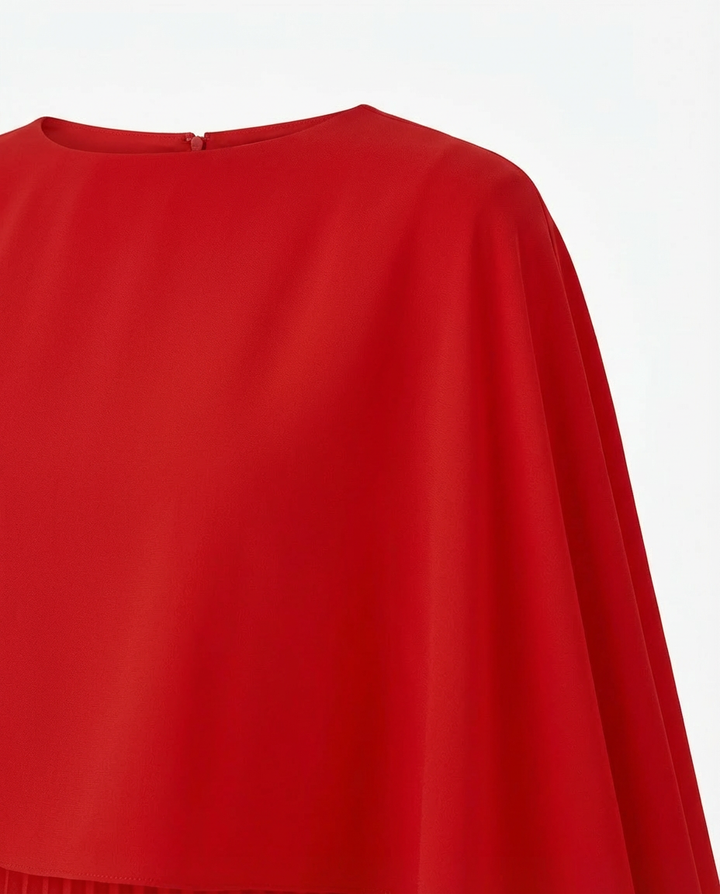 Plisowana Sukienka Maxi z Peleryną | Drapowany Krój | Elegancki Fason