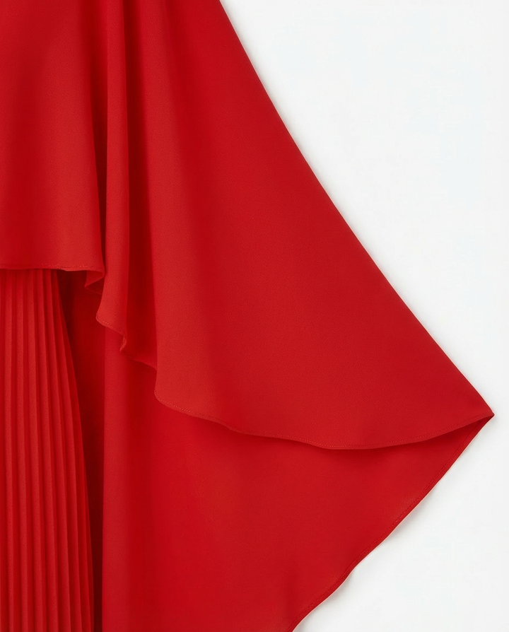 Plisowana Sukienka Maxi z Peleryną | Drapowany Krój | Elegancki Fason