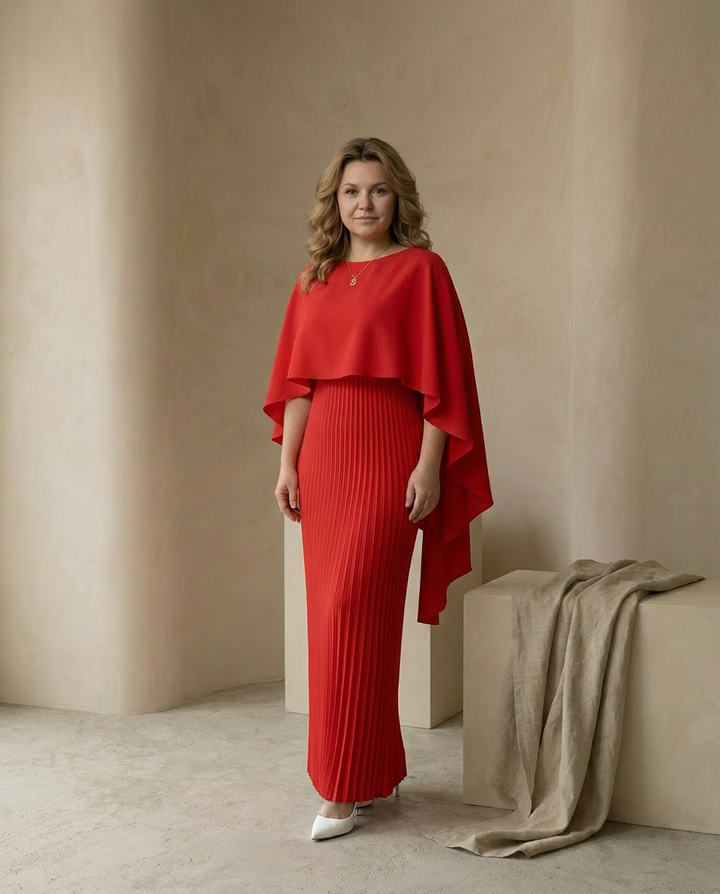 Plisowana Sukienka Maxi z Peleryną | Drapowany Krój | Elegancki Fason