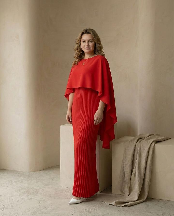 Plisowana Sukienka Maxi z Peleryną | Drapowany Krój | Elegancki Fason