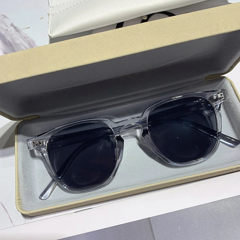 Okulary Przeciwsłoneczne Unisex | Matowa Oprawka i Ciemne Szkła | Nowoczesny, Ponadczasowy Styl