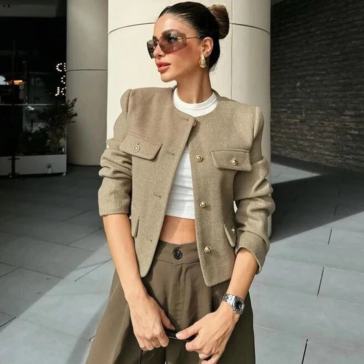 Damska Marynarka z Ozdobnymi Guzikami | Krótki Krój | Elegancki Styl | Cztery Kieszenie z Patką